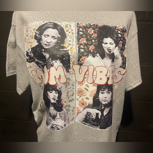 MOM VIBES 90s T-Shirt - MEDIUM - Picture 3 of 4